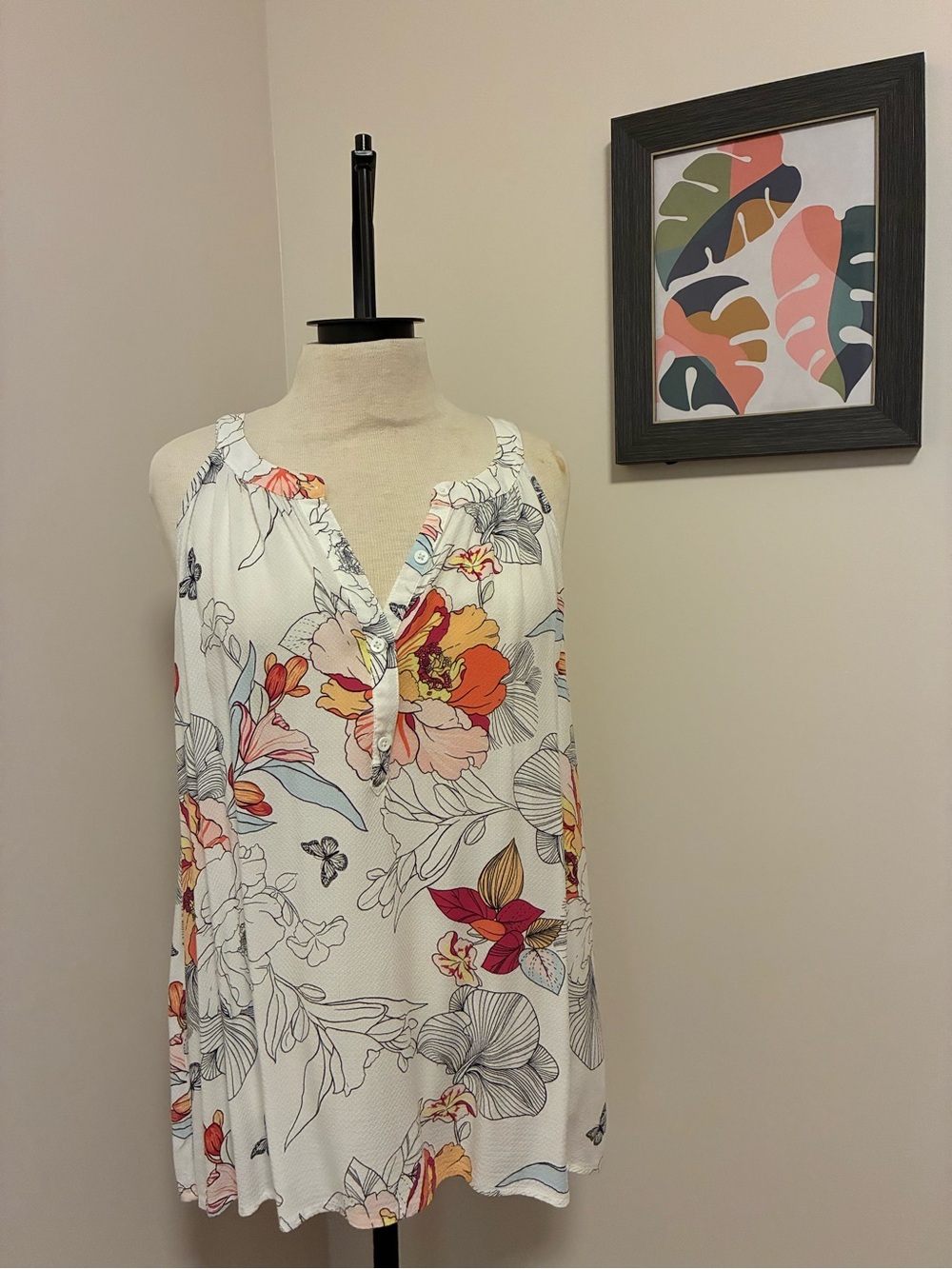 Reitmans White Floral V-Neck Sleeveless Camisole with Coral & Yellow Accents